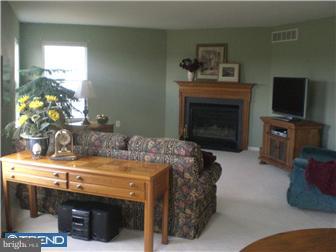524 Riggs Avenue Berlin, NJ 08009 - Photo 4 of 12 Family Room