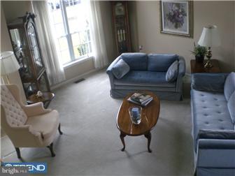 524 Riggs Avenue Berlin, NJ 08009 - Photo 5 of 12 Living Room