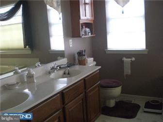 524 Riggs Avenue Berlin, NJ 08009 - Photo 10 of 12 Bathroom