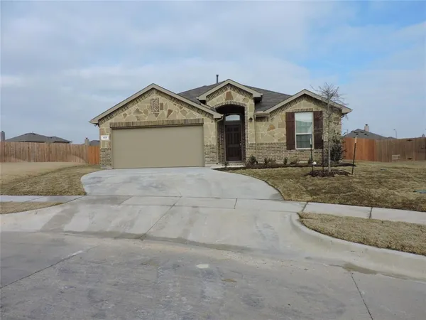 $2,400 | 405 Eureka Court, Burleson, TX 76028