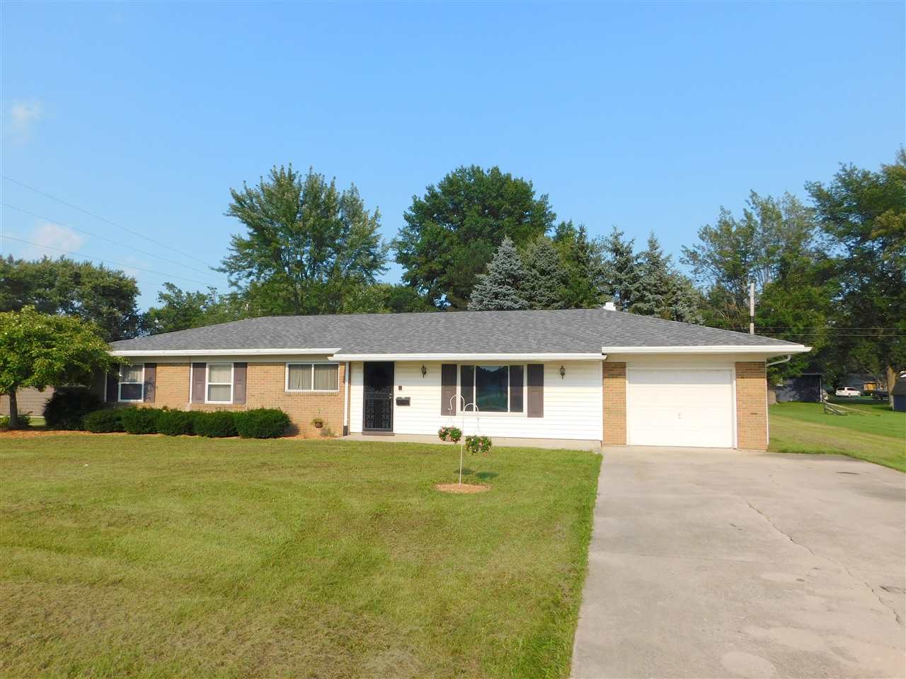 1209 Stogdill Road Bluffton, IN 46714 - Photo 1 of 36 Gallery Image 1