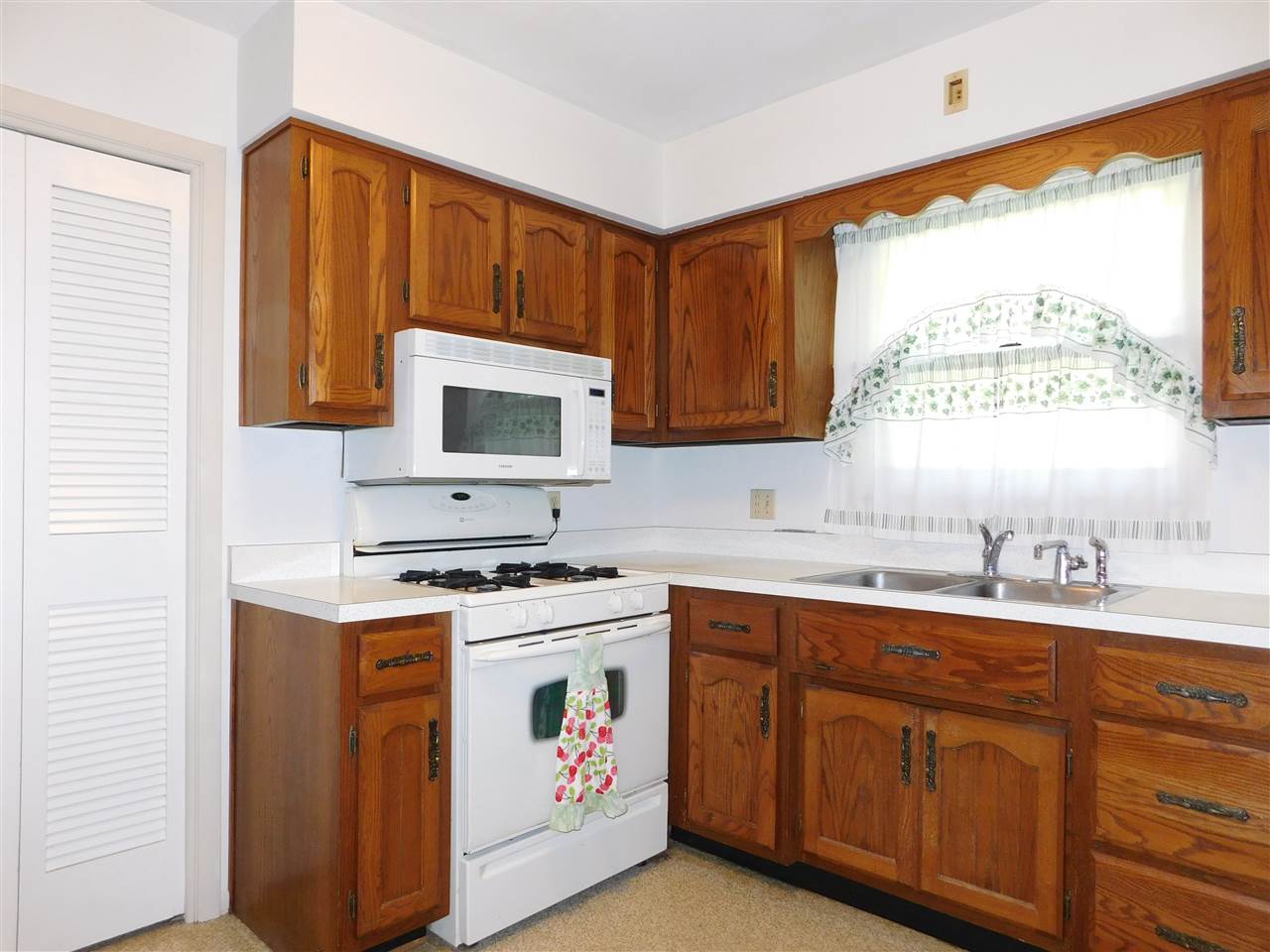 1209 Stogdill Road Bluffton, IN 46714 - Photo 10 of 36 Gallery Image 10