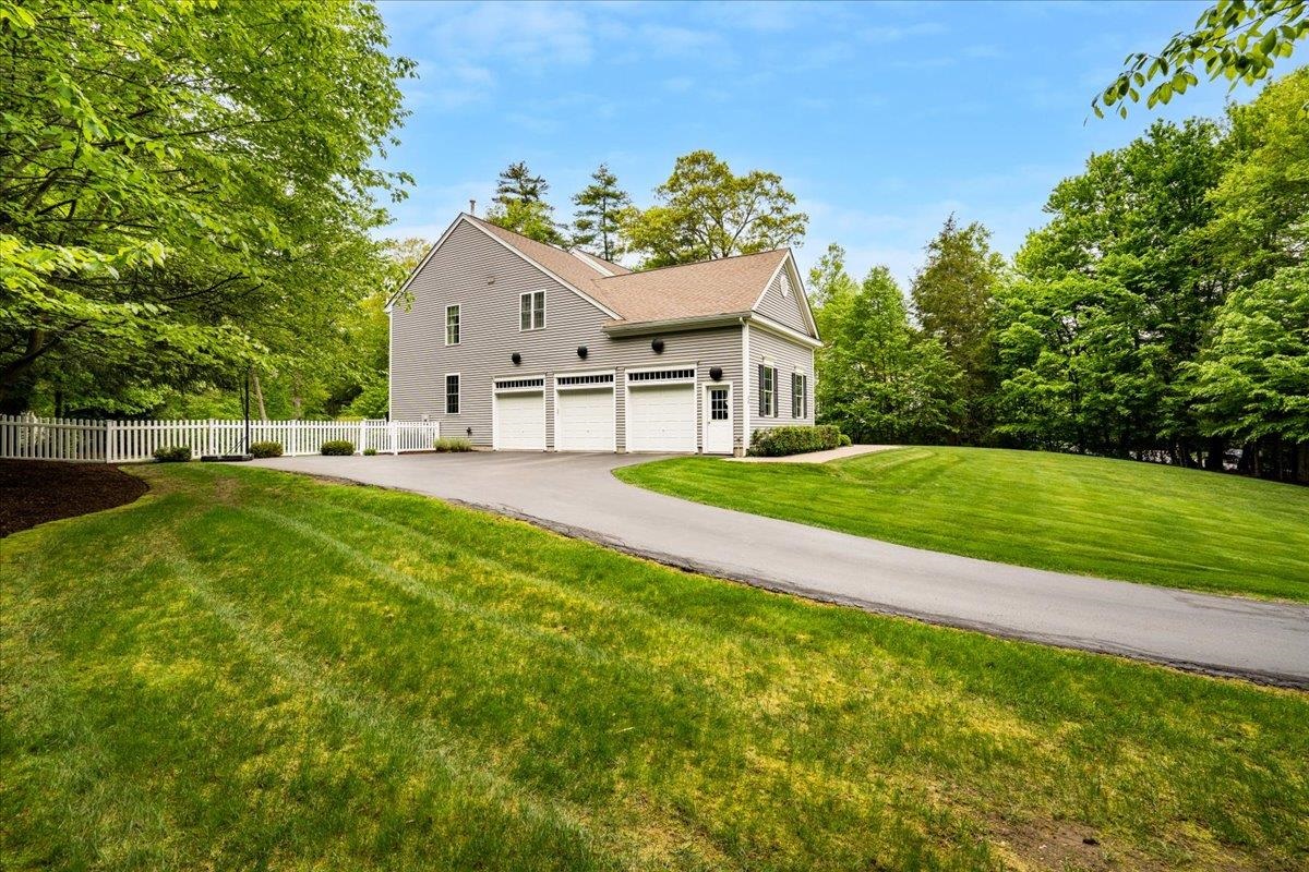 40 Pondfield Road Bedford, NH 03110 - Photo 13 of 38