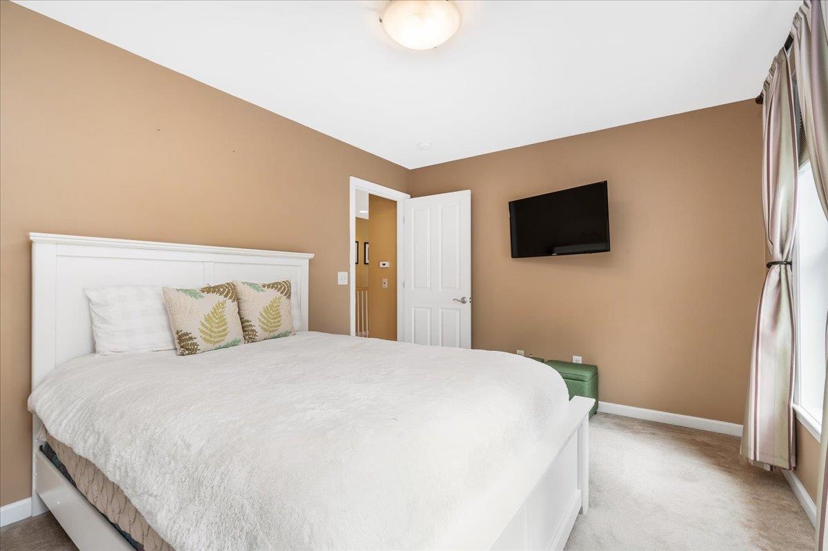 40 Pondfield Road Bedford, NH 03110 - Photo 19 of 38