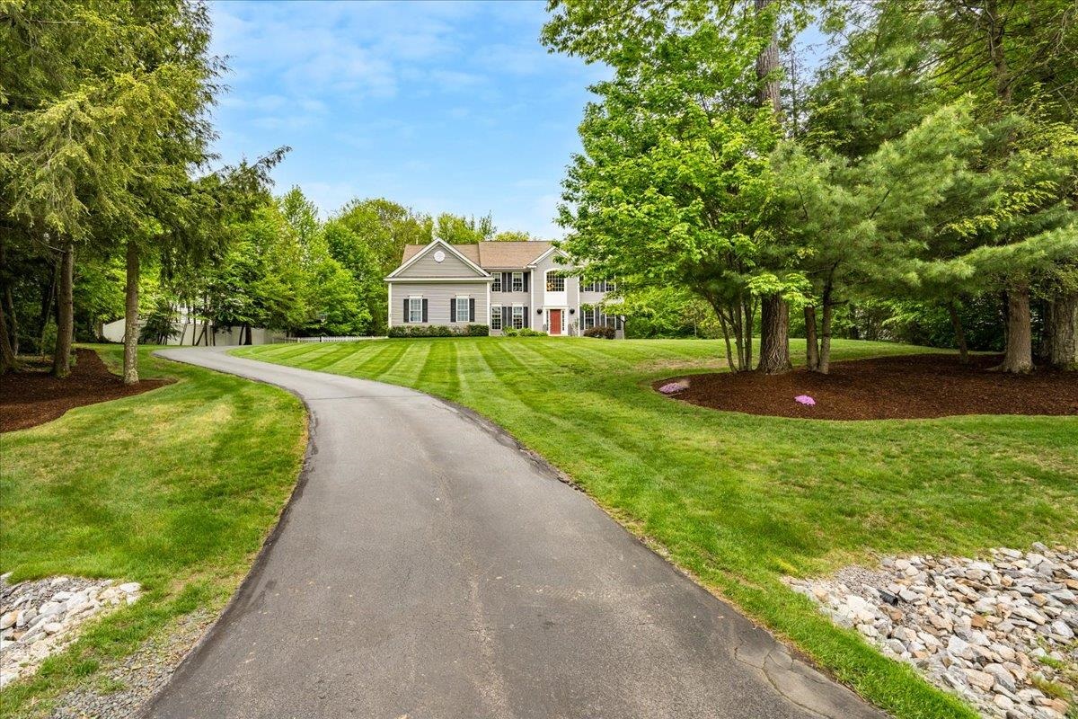 40 Pondfield Road Bedford, NH 03110 - Photo 2 of 38