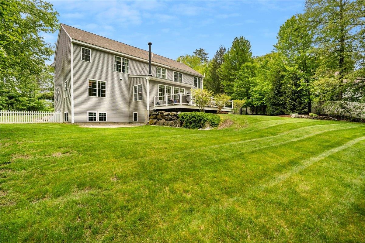 40 Pondfield Road Bedford, NH 03110 - Photo 27 of 38