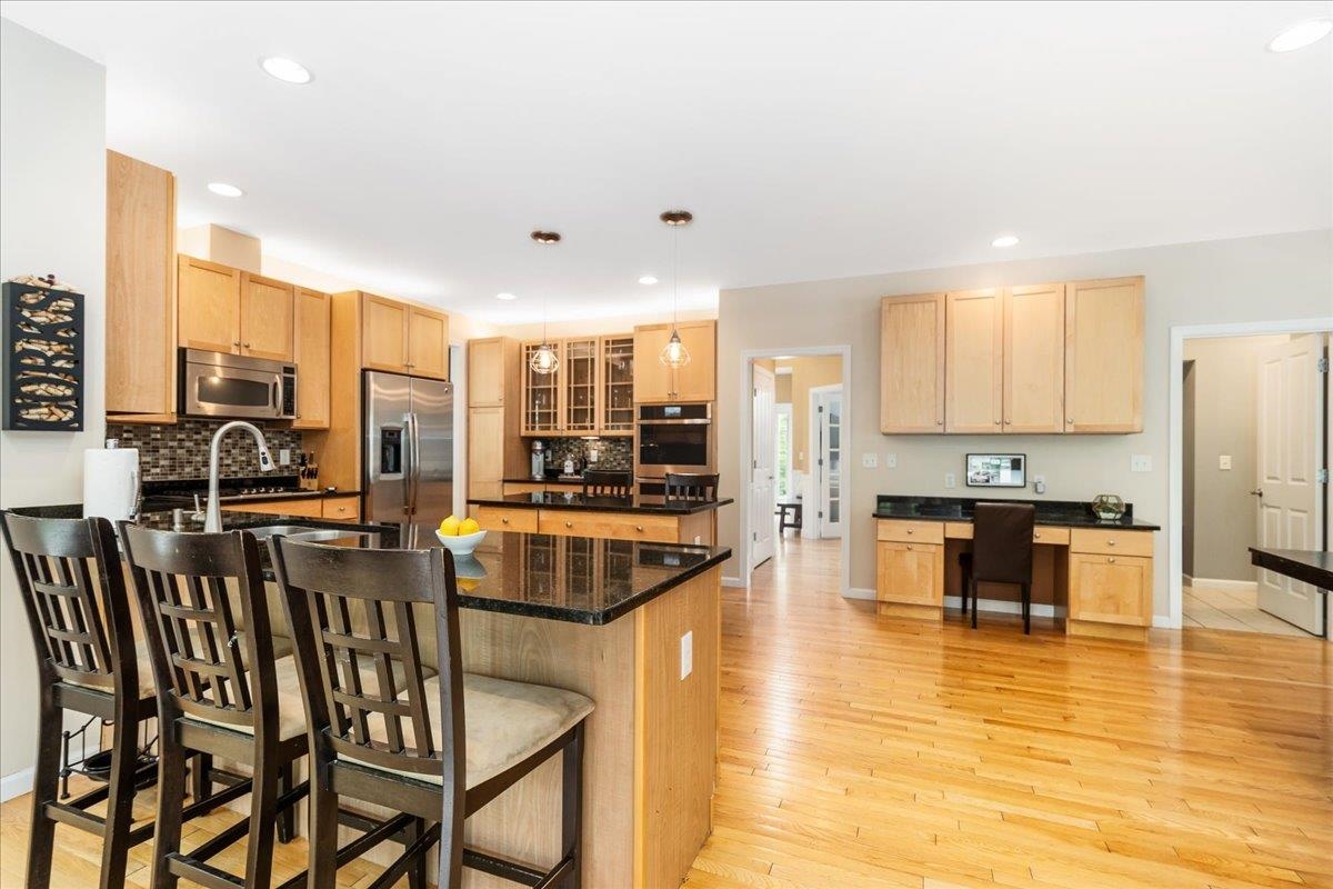 40 Pondfield Road Bedford, NH 03110 - Photo 5 of 38