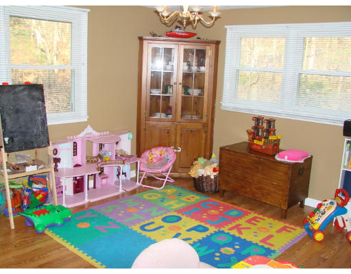 11 3rd Road Hopkinton, MA 01748 - Photo 10 of 23 Gallery Image 10