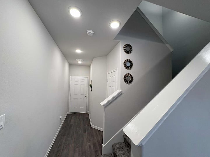 3614 Vista Pointe Drive Pasadena, TX 77504 - Photo 3 of 16 a view of an entryway