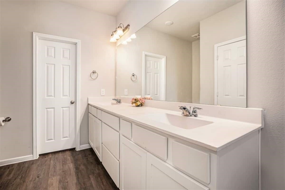 3614 Vista Pointe Drive Pasadena, TX 77504 - Photo 7 of 16 a bathroom with 2 sink and a mirror