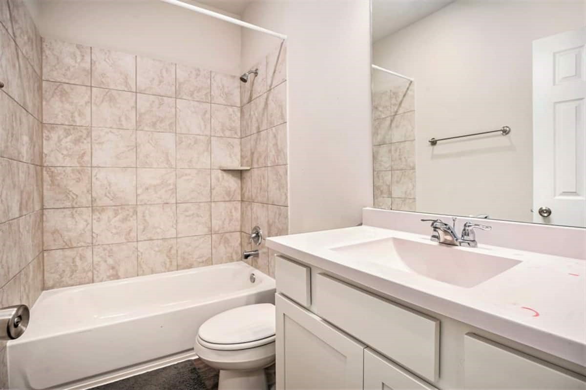 3614 Vista Pointe Drive Pasadena, TX 77504 - Photo 8 of 16 a bathroom with a sink a toilet and a bathtub