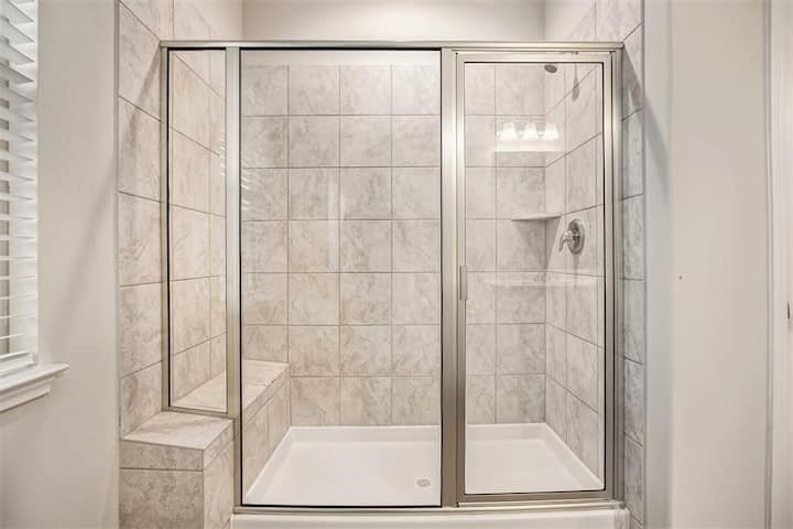 3614 Vista Pointe Drive Pasadena, TX 77504 - Photo 10 of 16 a bathroom with a shower