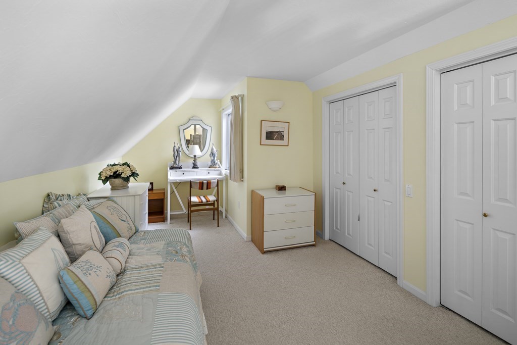 64 Jernegan Pond Road Edgartown, MA 02539 - Photo 18 of 25 a living room with furniture