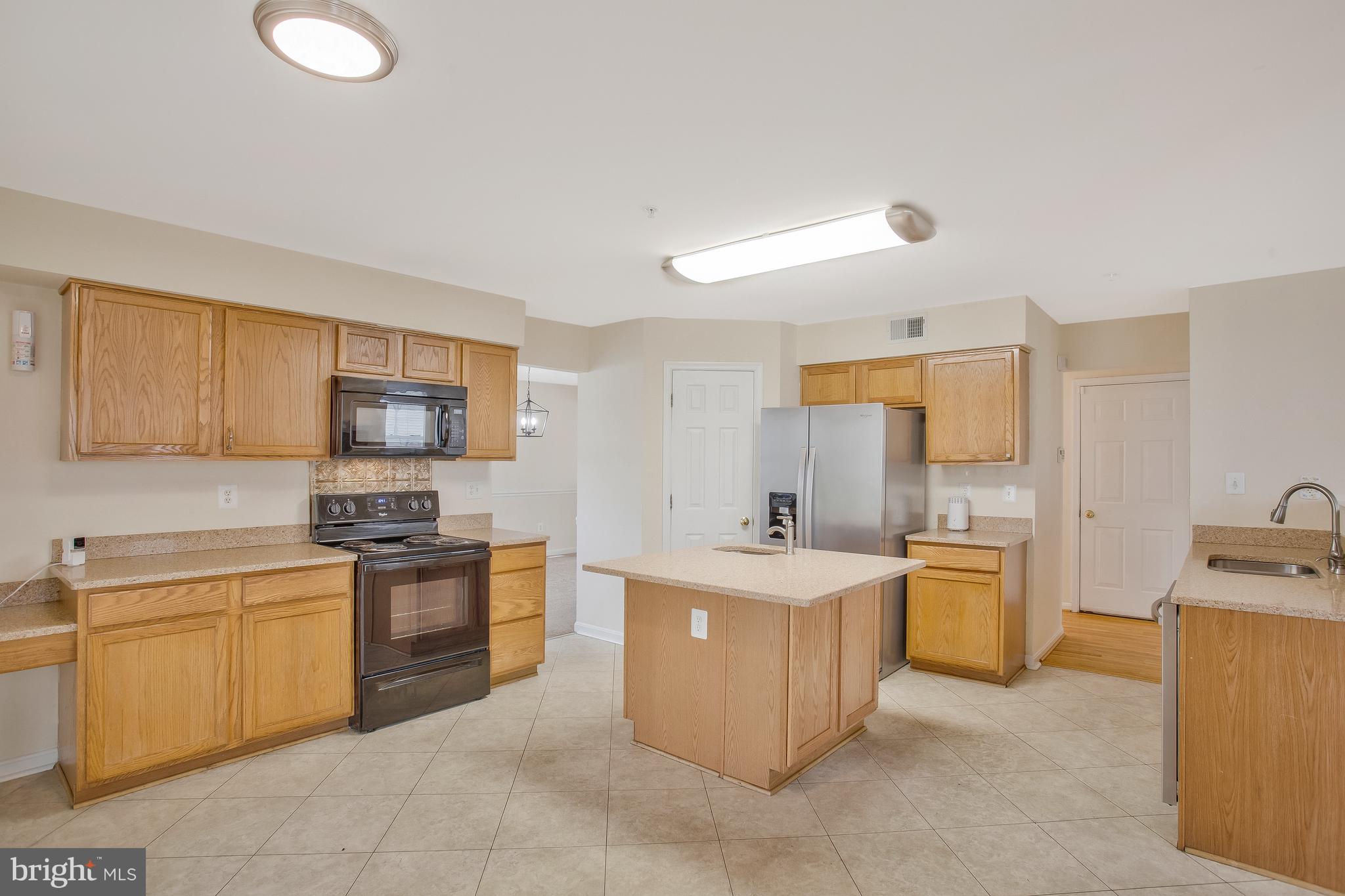 15213 Jenkins Ridge Road Bowie, MD 20721 - Photo 17 of 68 Spacious Eat-In Kitchen