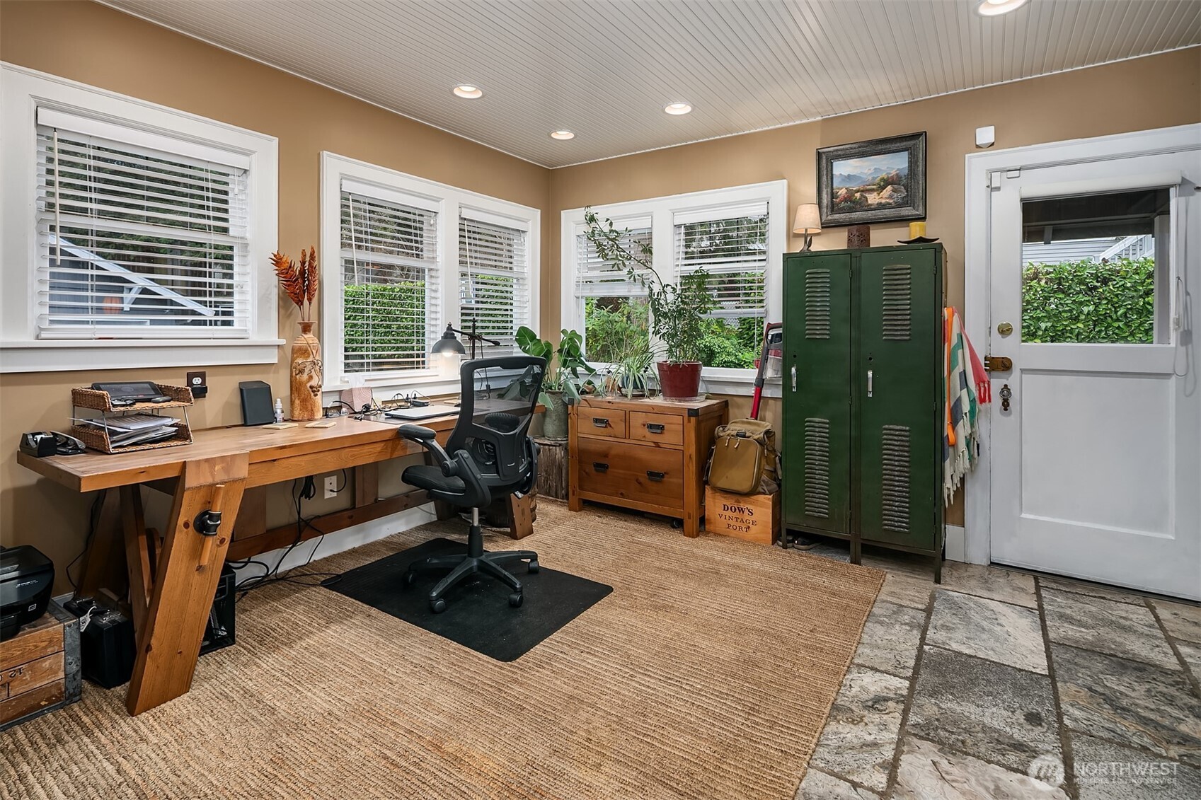 9225 Olympic View Drive Edmonds, WA 98020 - Photo 14 of 39