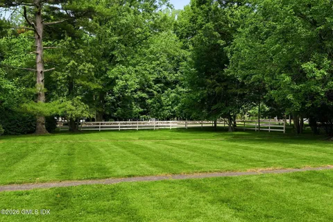 $3,200,000 | 64 Wallacks Drive, Stamford, CT 06902