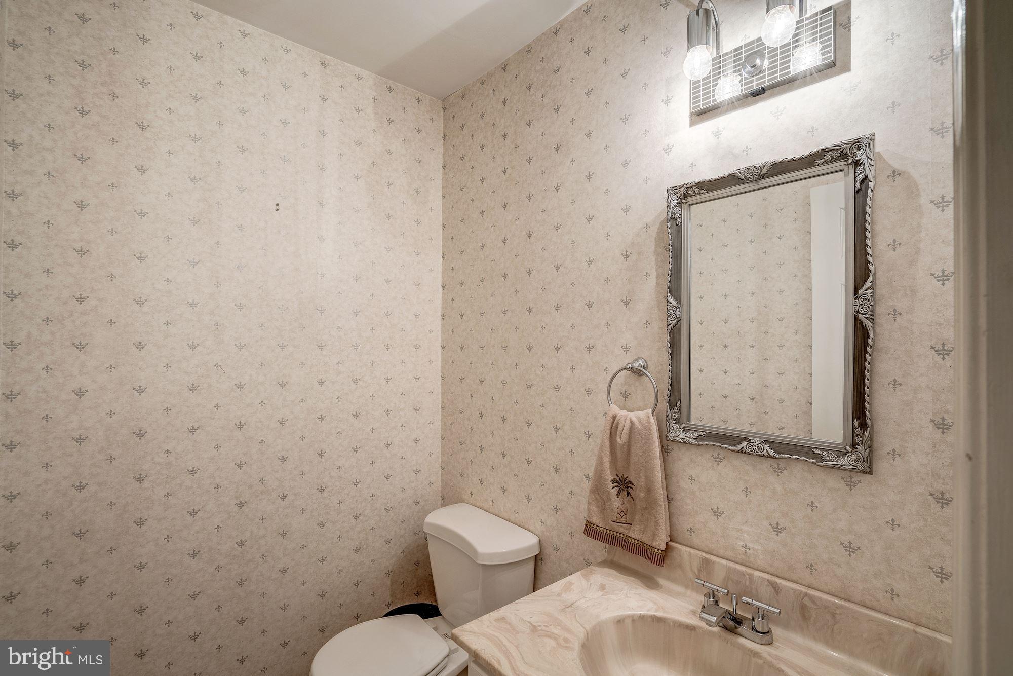 1206 Kensington Road McLean, VA 22101 - Photo 12 of 31 Powder Room