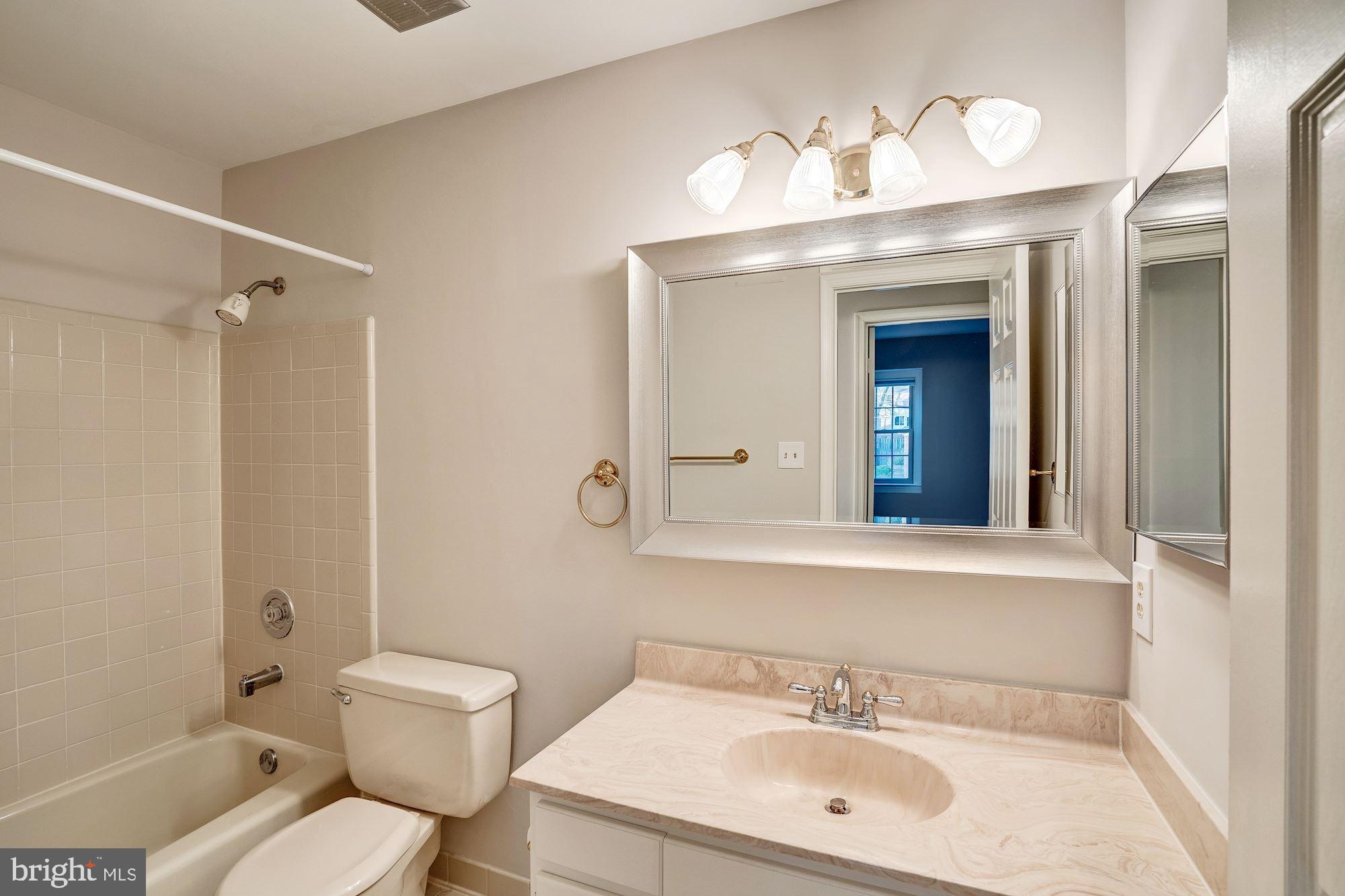 1206 Kensington Road McLean, VA 22101 - Photo 21 of 31 Full Bath