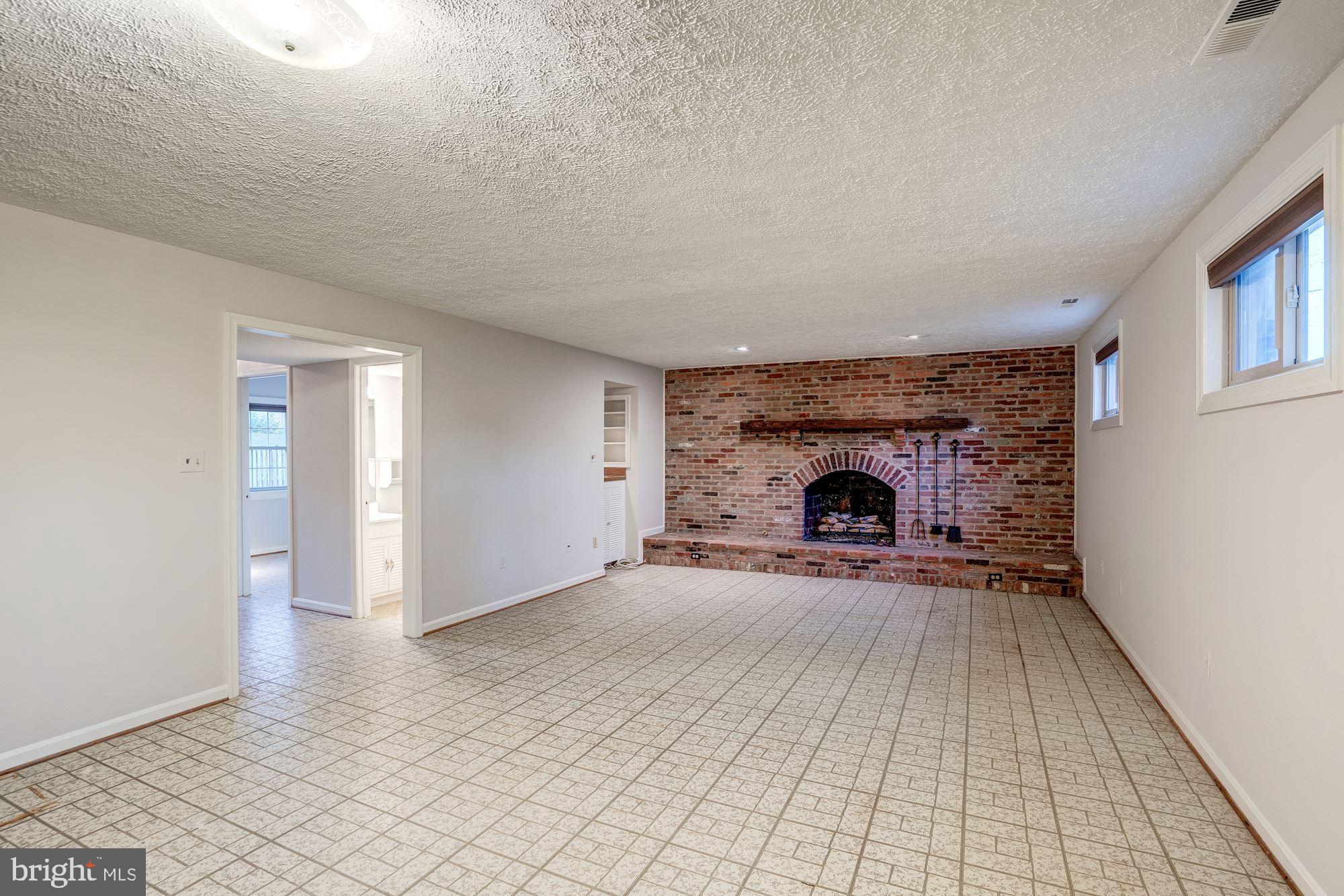 1206 Kensington Road McLean, VA 22101 - Photo 22 of 31 Family Room