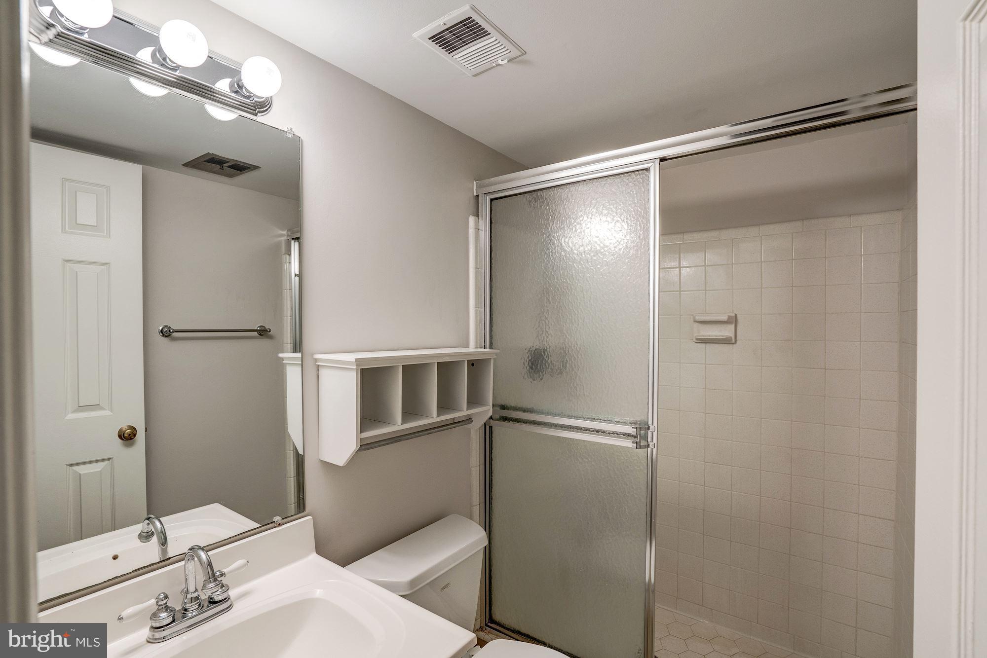 1206 Kensington Road McLean, VA 22101 - Photo 27 of 31 Full Bath