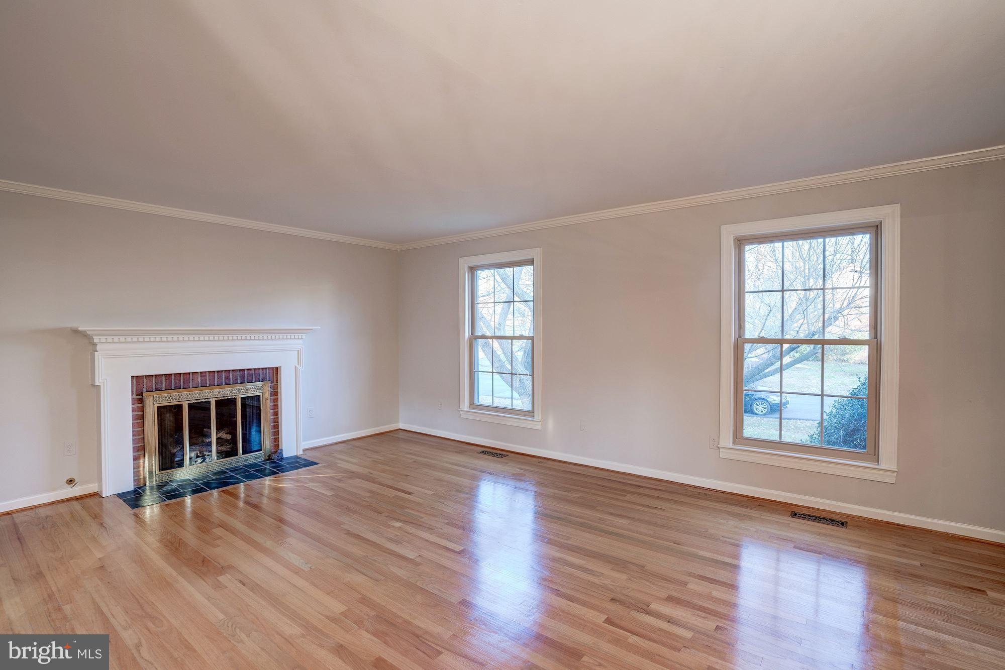 1206 Kensington Road McLean, VA 22101 - Photo 4 of 31 Living Room