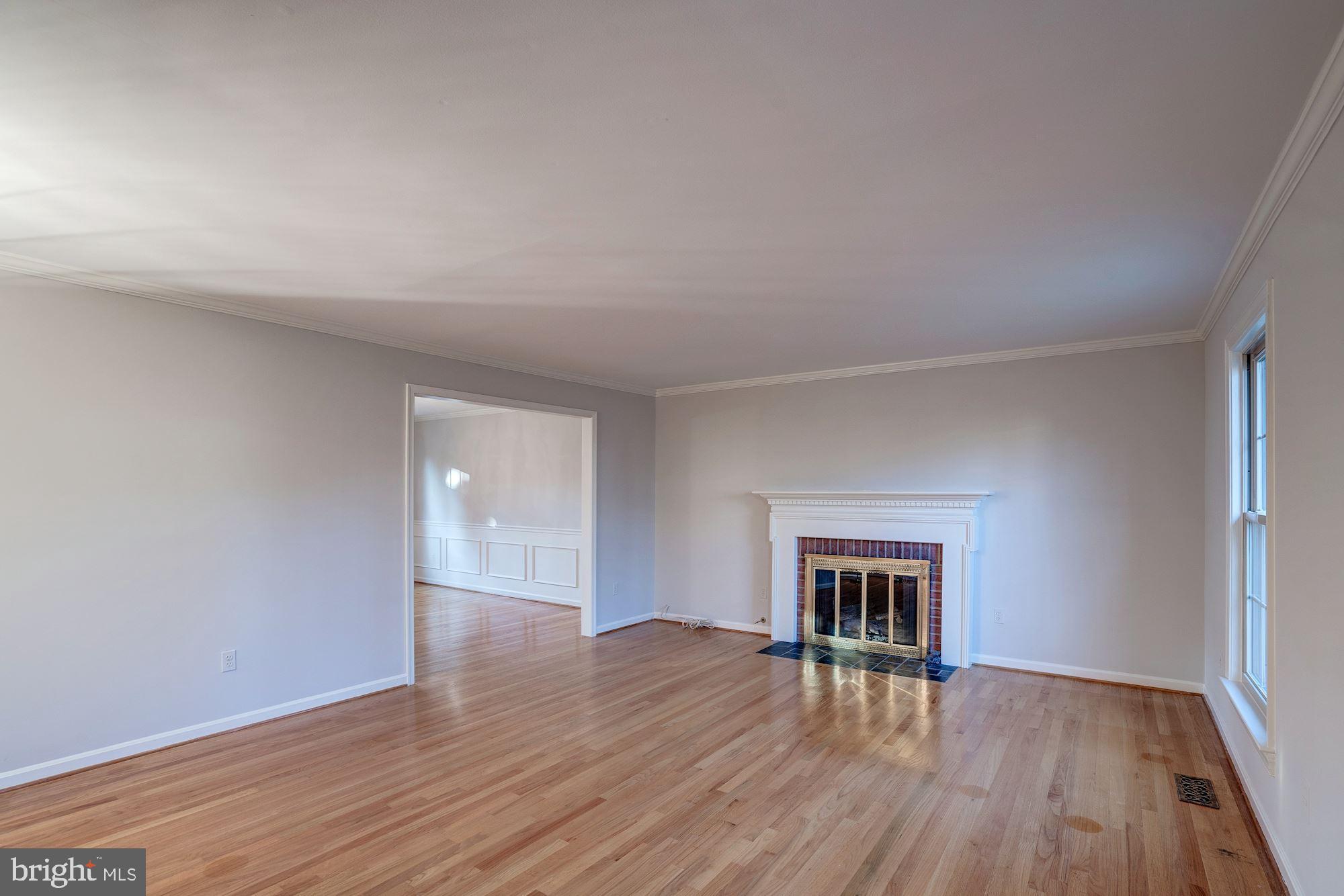 1206 Kensington Road McLean, VA 22101 - Photo 5 of 31 Living Room