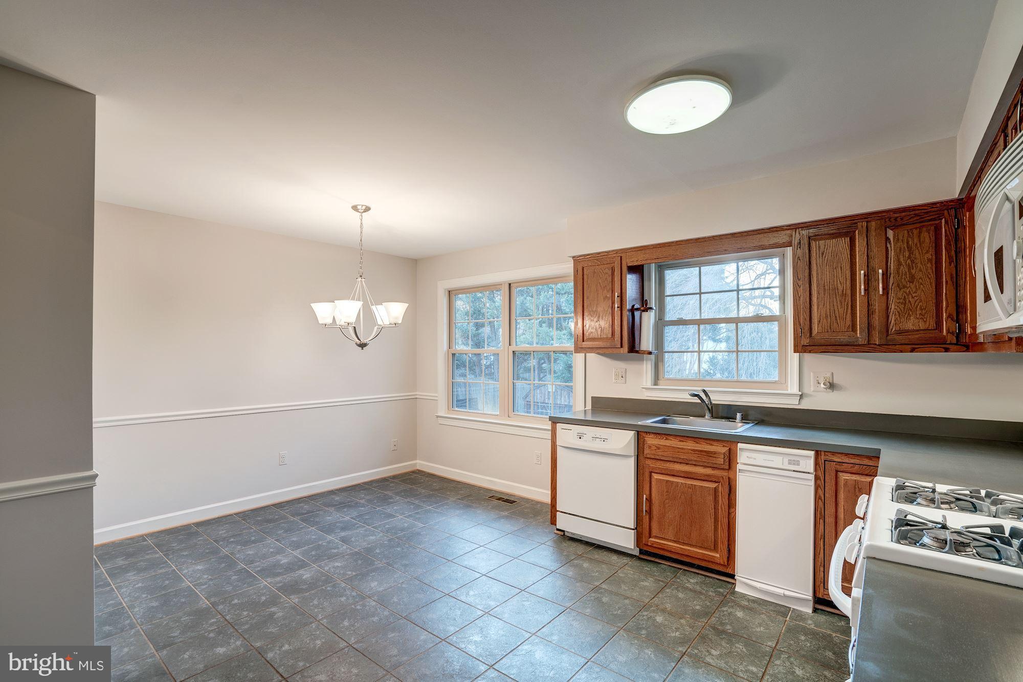 1206 Kensington Road McLean, VA 22101 - Photo 9 of 31 Kitchen