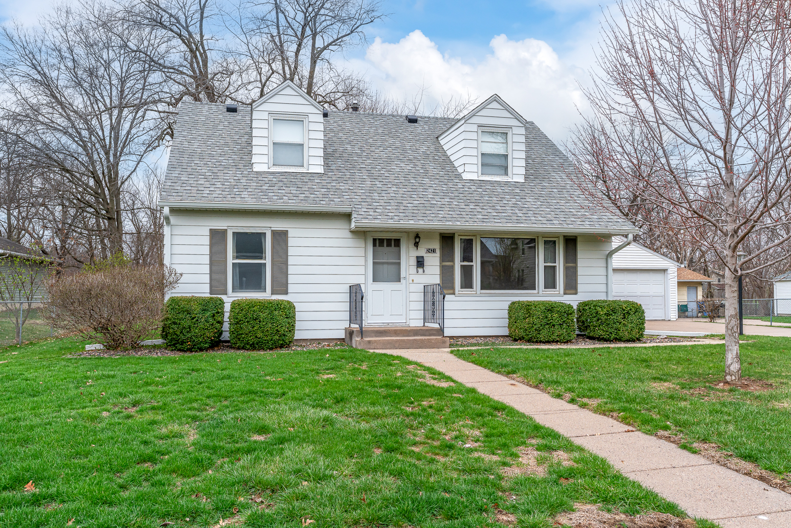 2421 4th Street Moline, IL 61265 - Photo 1 of 27