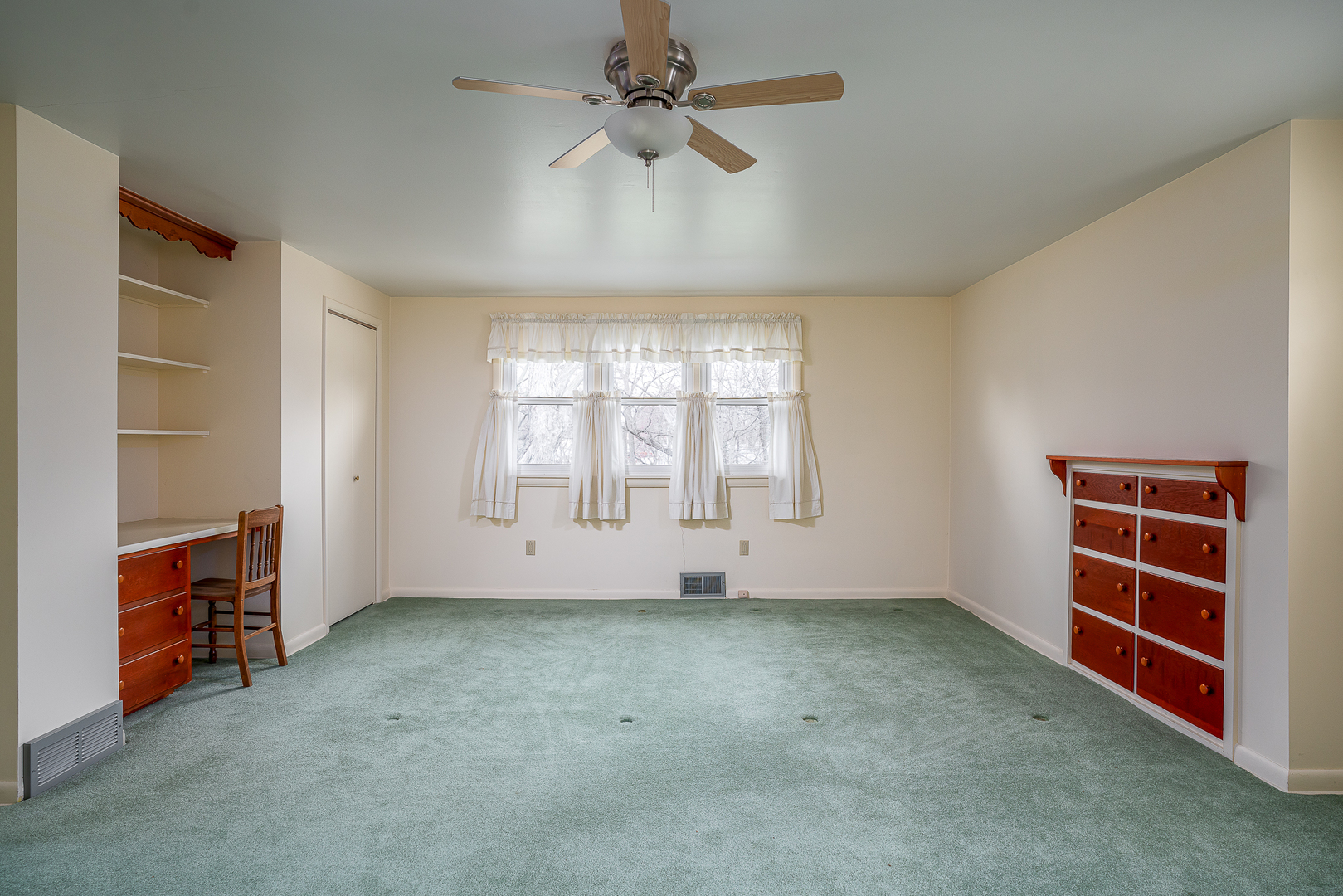 2421 4th Street Moline, IL 61265 - Photo 11 of 27