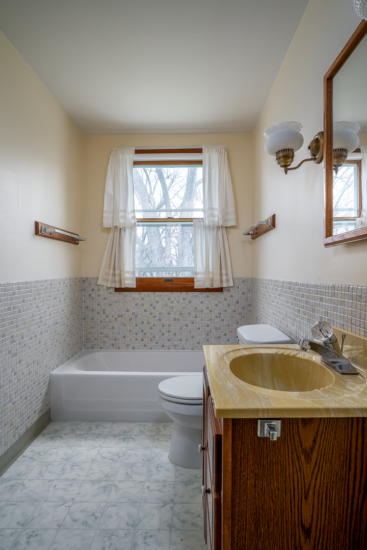 2421 4th Street Moline, IL 61265 - Photo 20 of 27