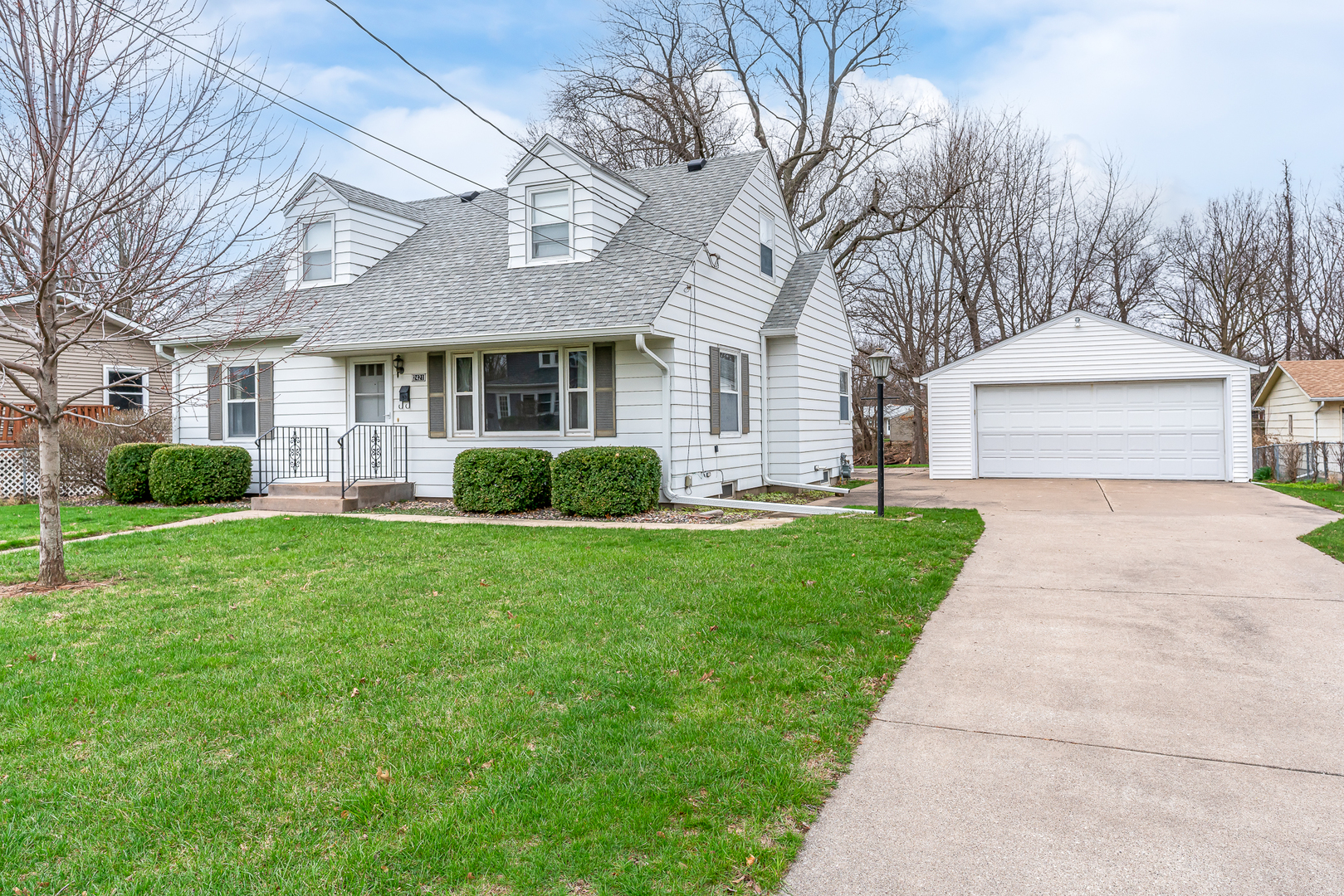 2421 4th Street Moline, IL 61265 - Photo 2 of 27