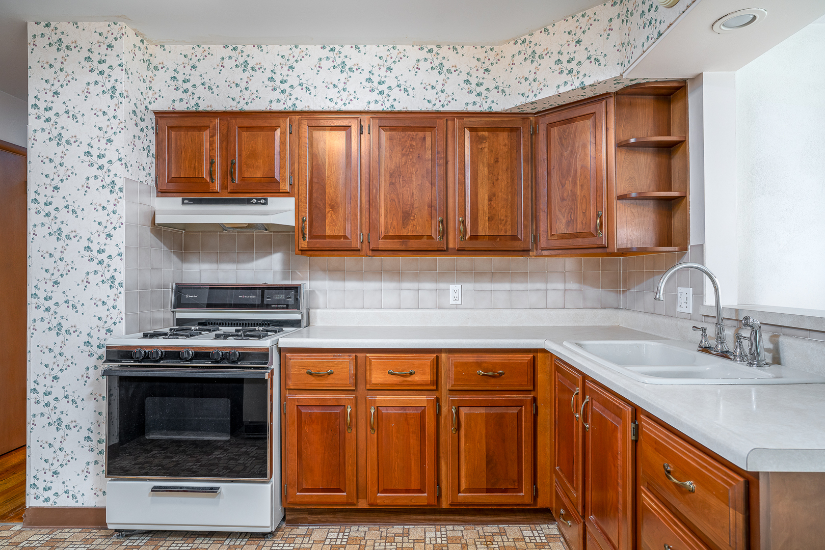 2421 4th Street Moline, IL 61265 - Photo 3 of 27