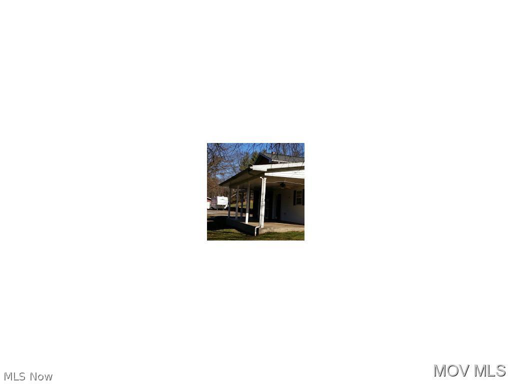 2050 Congress Road Belpre, OH 45714 - Photo 8 of 19 Front porch toward garage