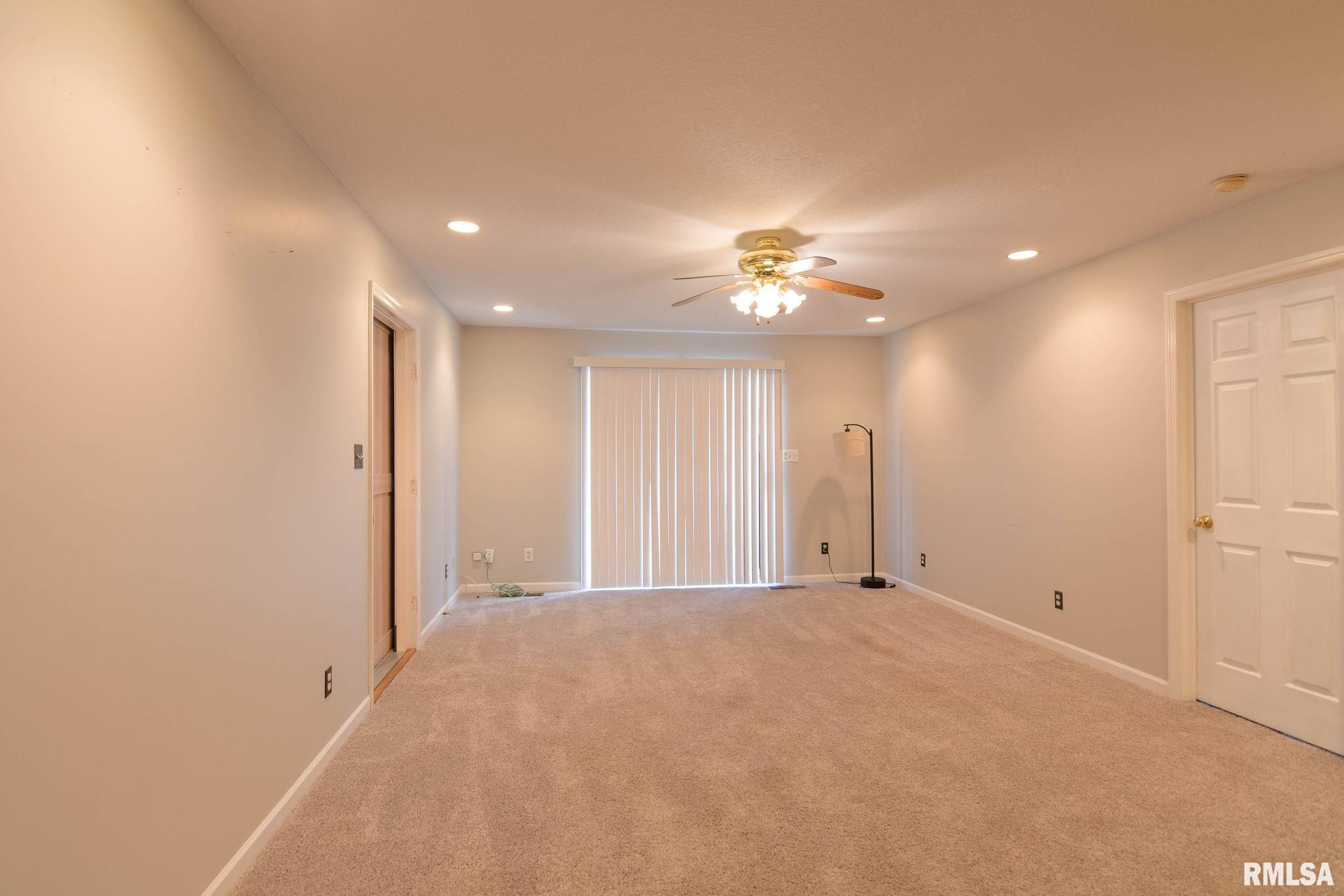 2890 Grove Court Decatur, IL 62521 - Photo 12 of 34