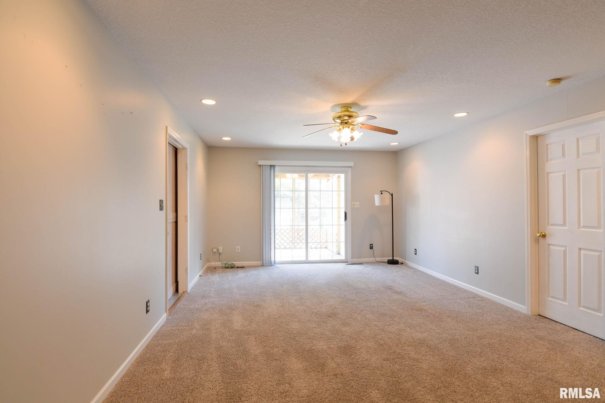 2890 Grove Court Decatur, IL 62521 - Photo 13 of 34