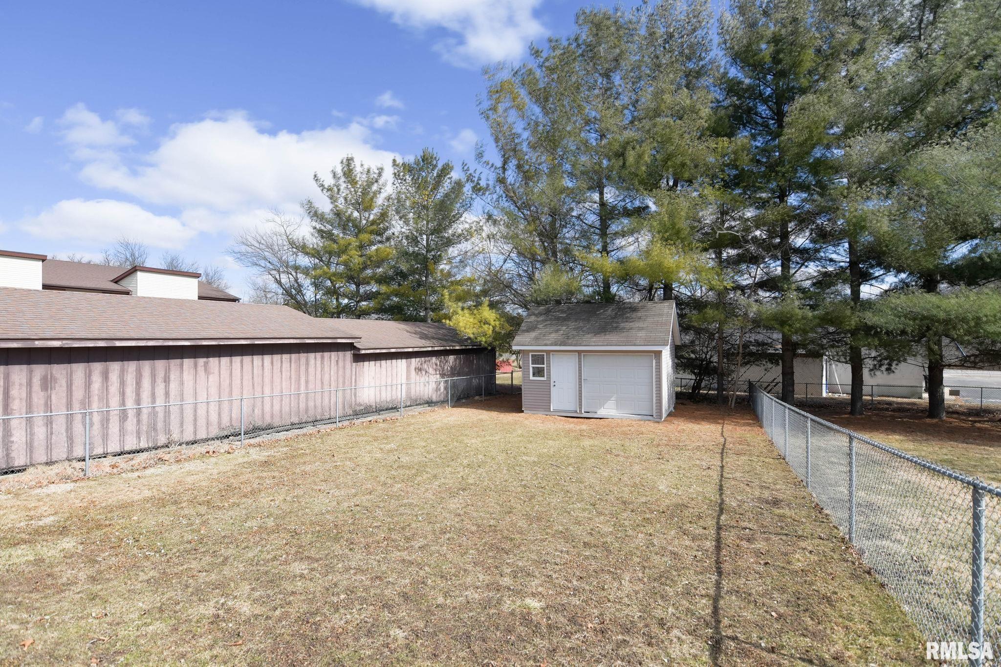 2890 Grove Court Decatur, IL 62521 - Photo 6 of 34