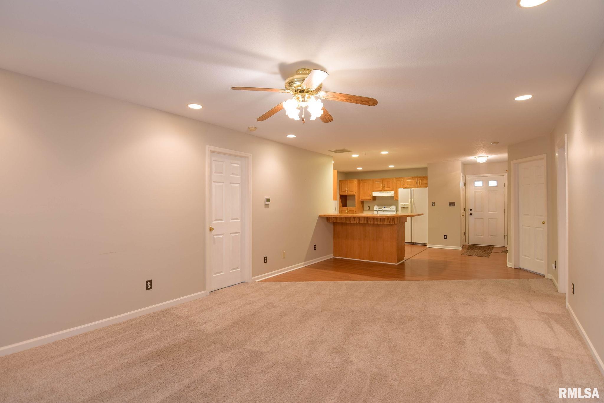 2890 Grove Court Decatur, IL 62521 - Photo 9 of 34