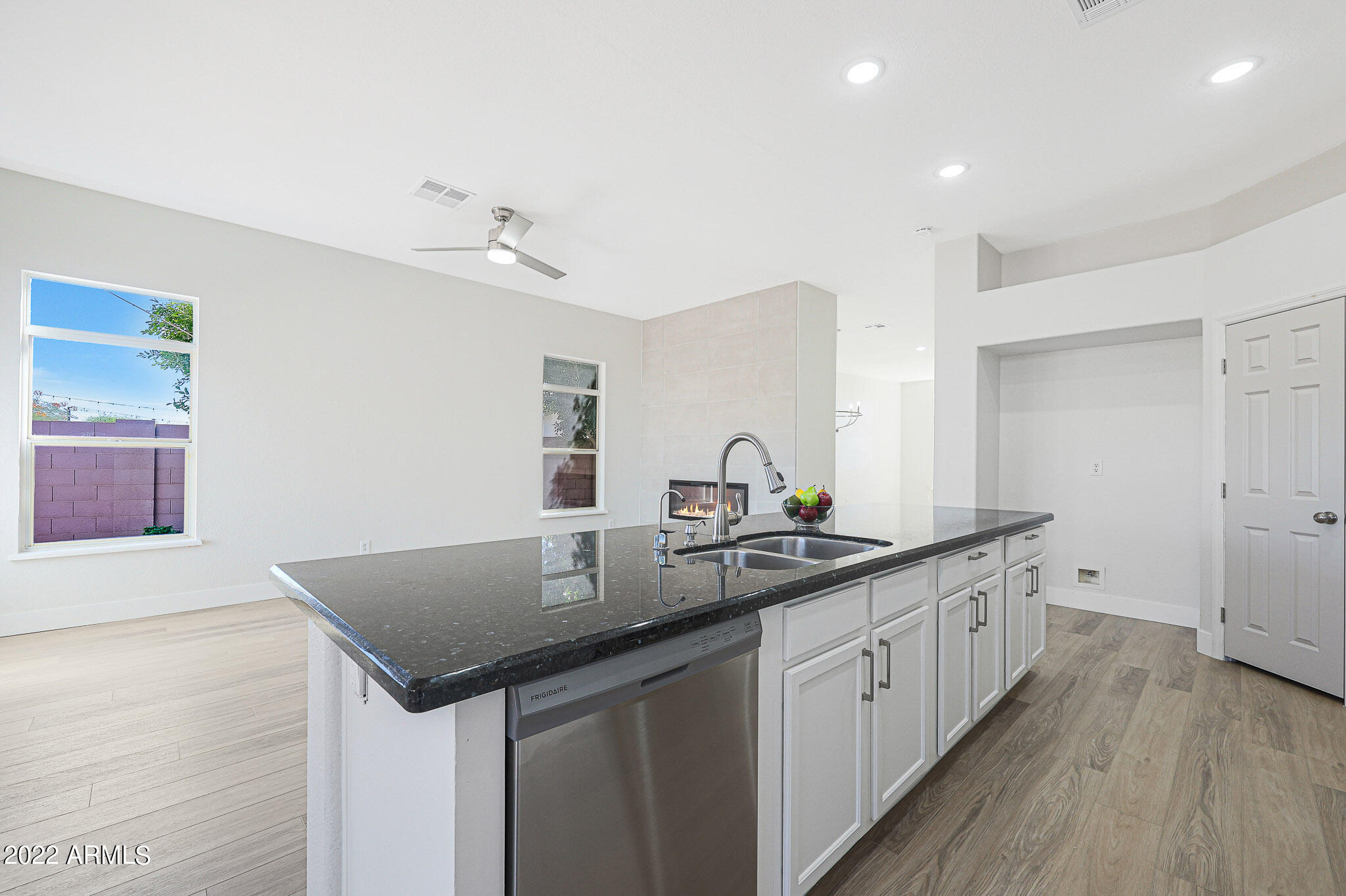 735 South Del Rancho Mesa, AZ 85208 - Photo 13 of 37 Kitchen island