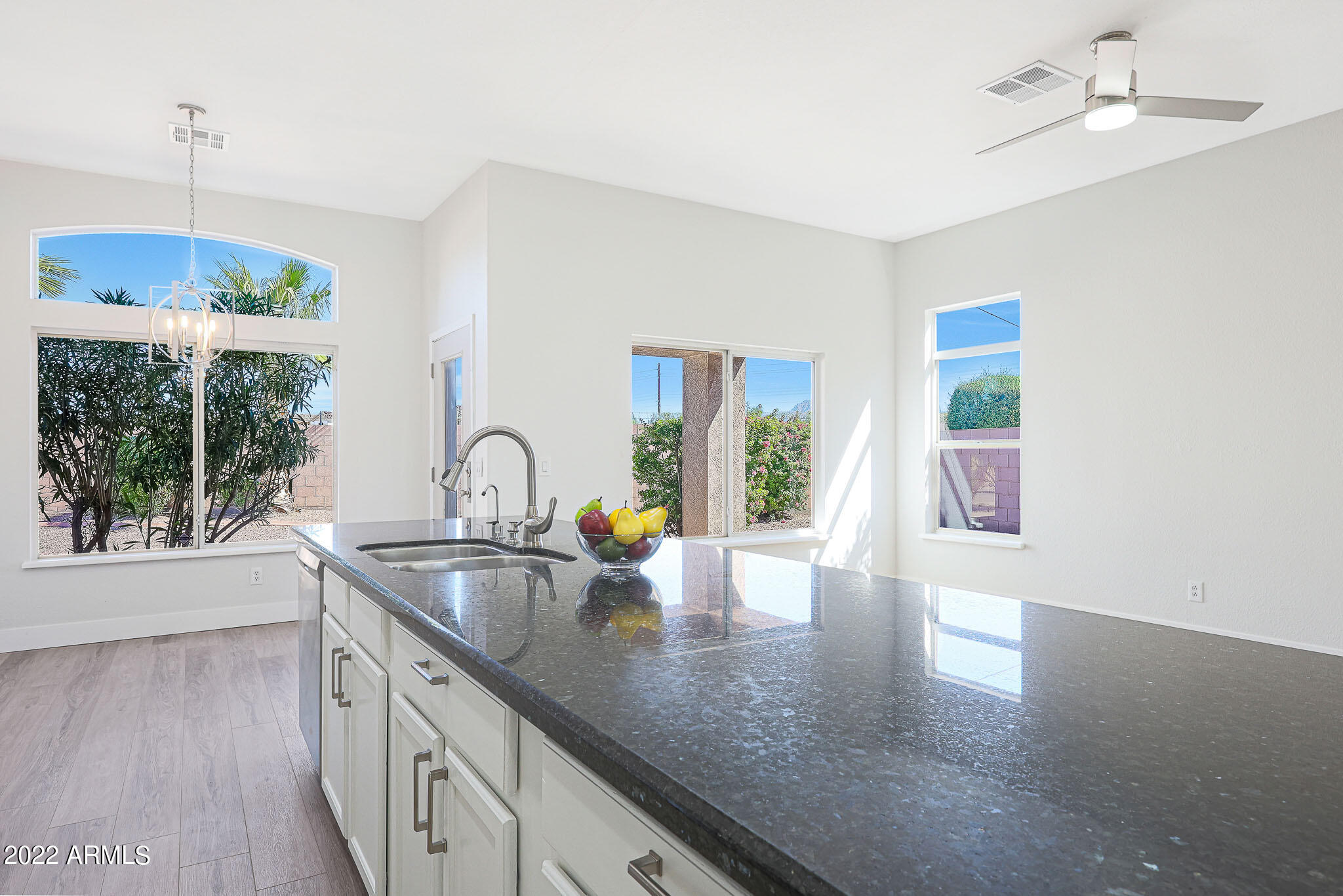 735 South Del Rancho Mesa, AZ 85208 - Photo 17 of 37 Massive island