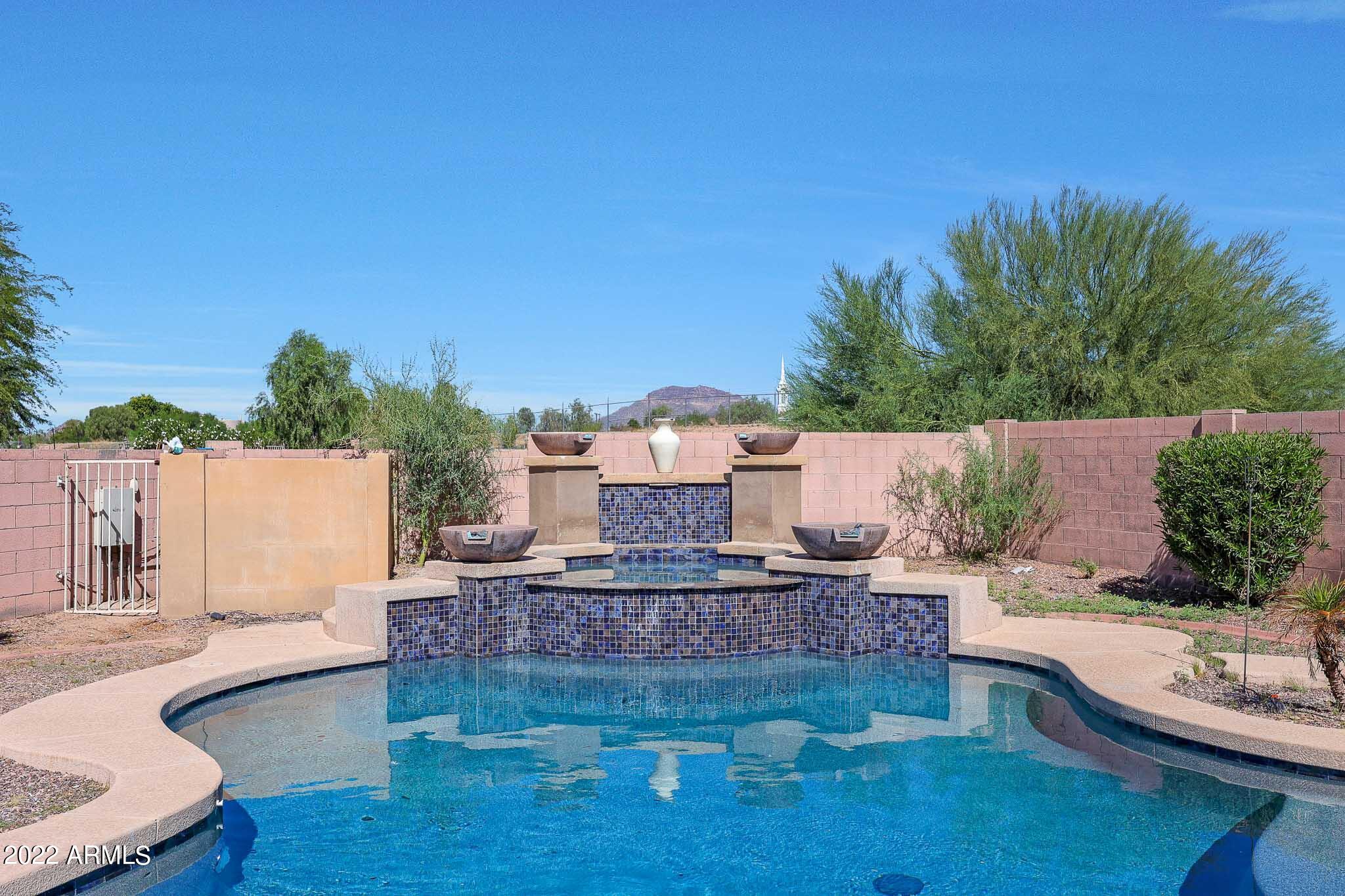 735 South Del Rancho Mesa, AZ 85208 - Photo 2 of 37 Private Pool