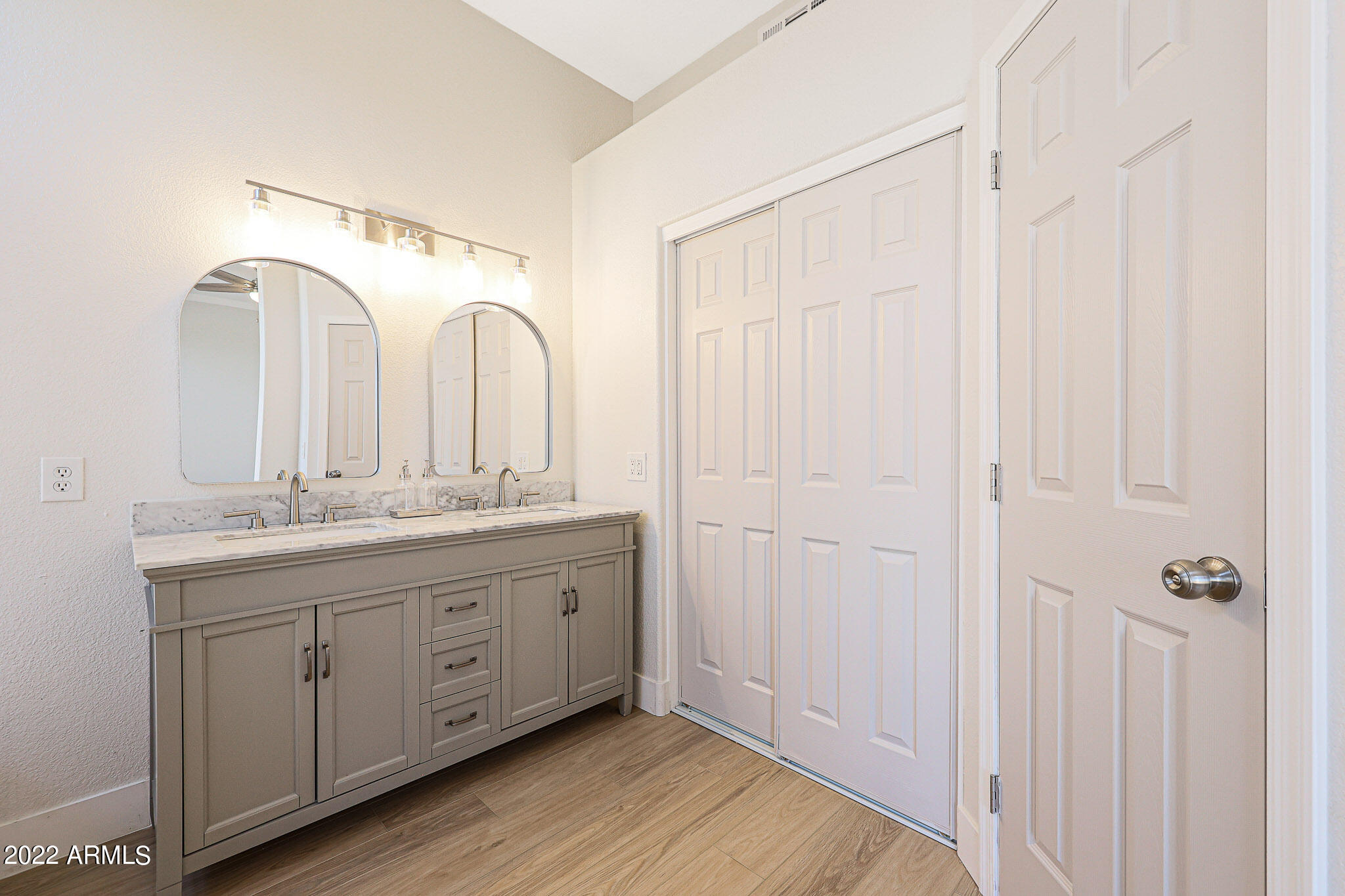 735 South Del Rancho Mesa, AZ 85208 - Photo 21 of 37 Primary ensuite dual vanity