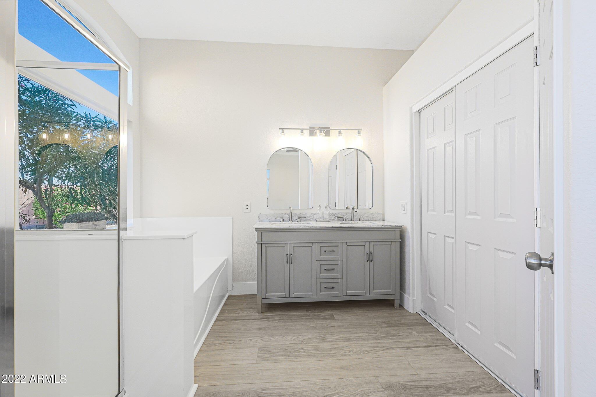 735 South Del Rancho Mesa, AZ 85208 - Photo 22 of 37 Primary private bath