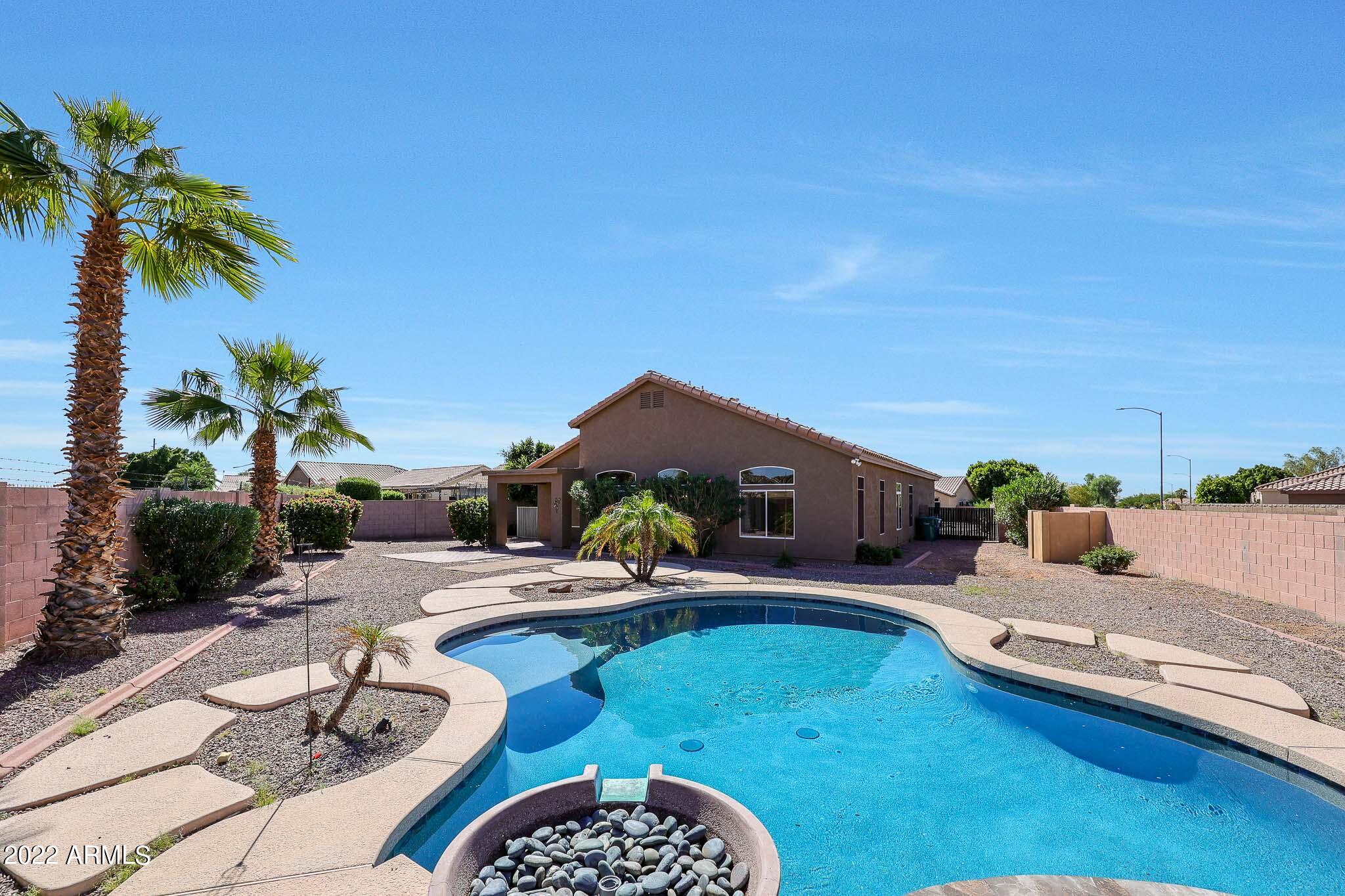 735 South Del Rancho Mesa, AZ 85208 - Photo 33 of 37 Renovated pool