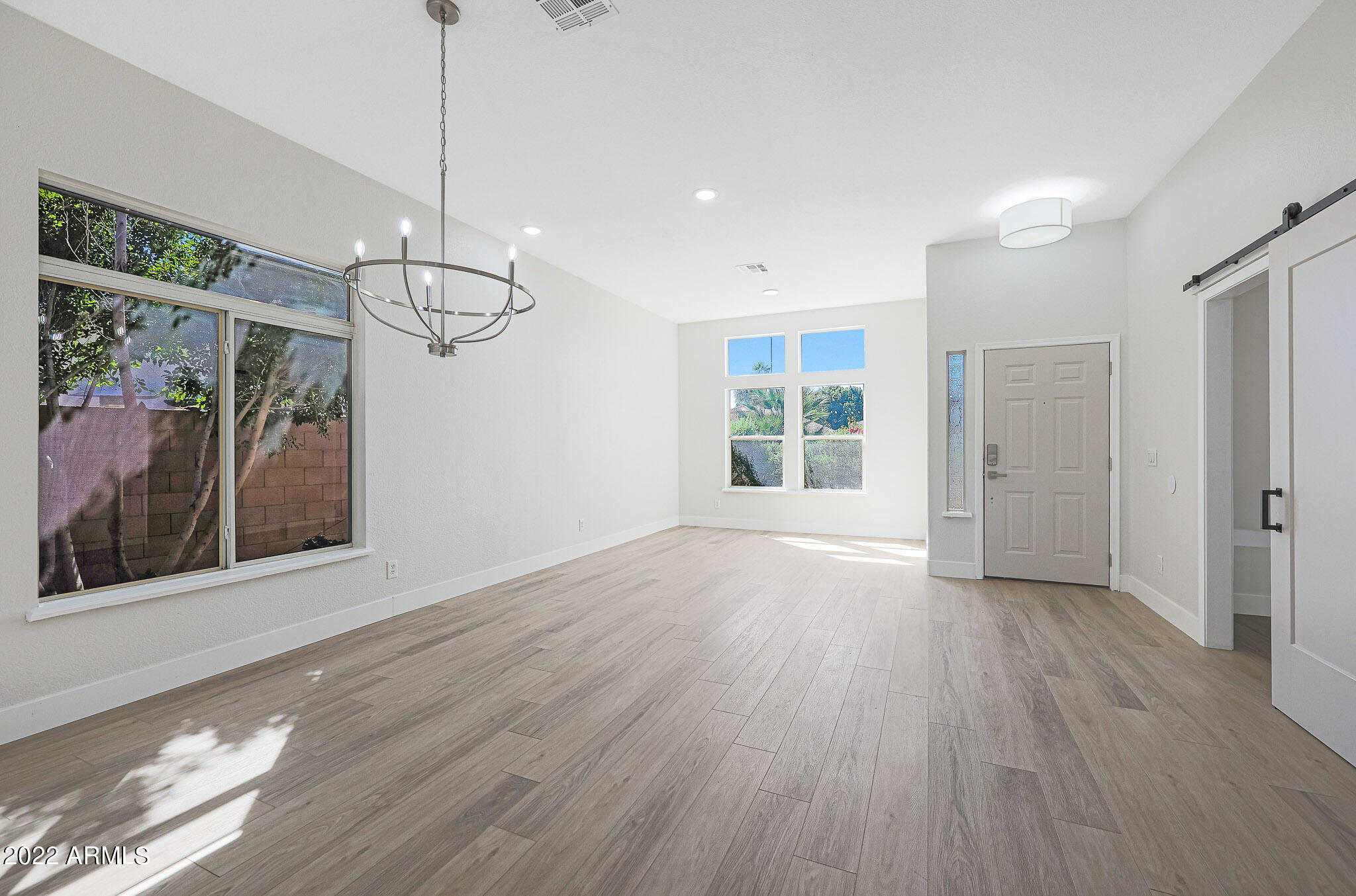 735 South Del Rancho Mesa, AZ 85208 - Photo 4 of 37 Foyer and formal living dining