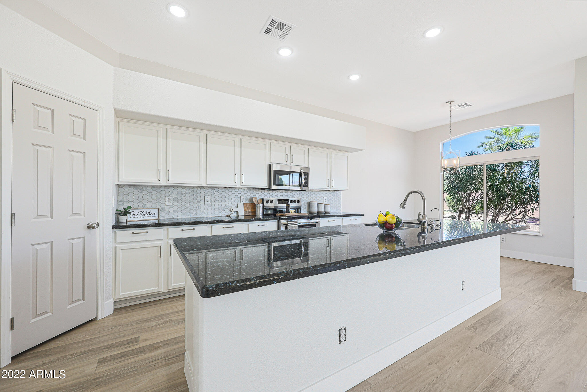735 South Del Rancho Mesa, AZ 85208 - Photo 8 of 37 Kitchen