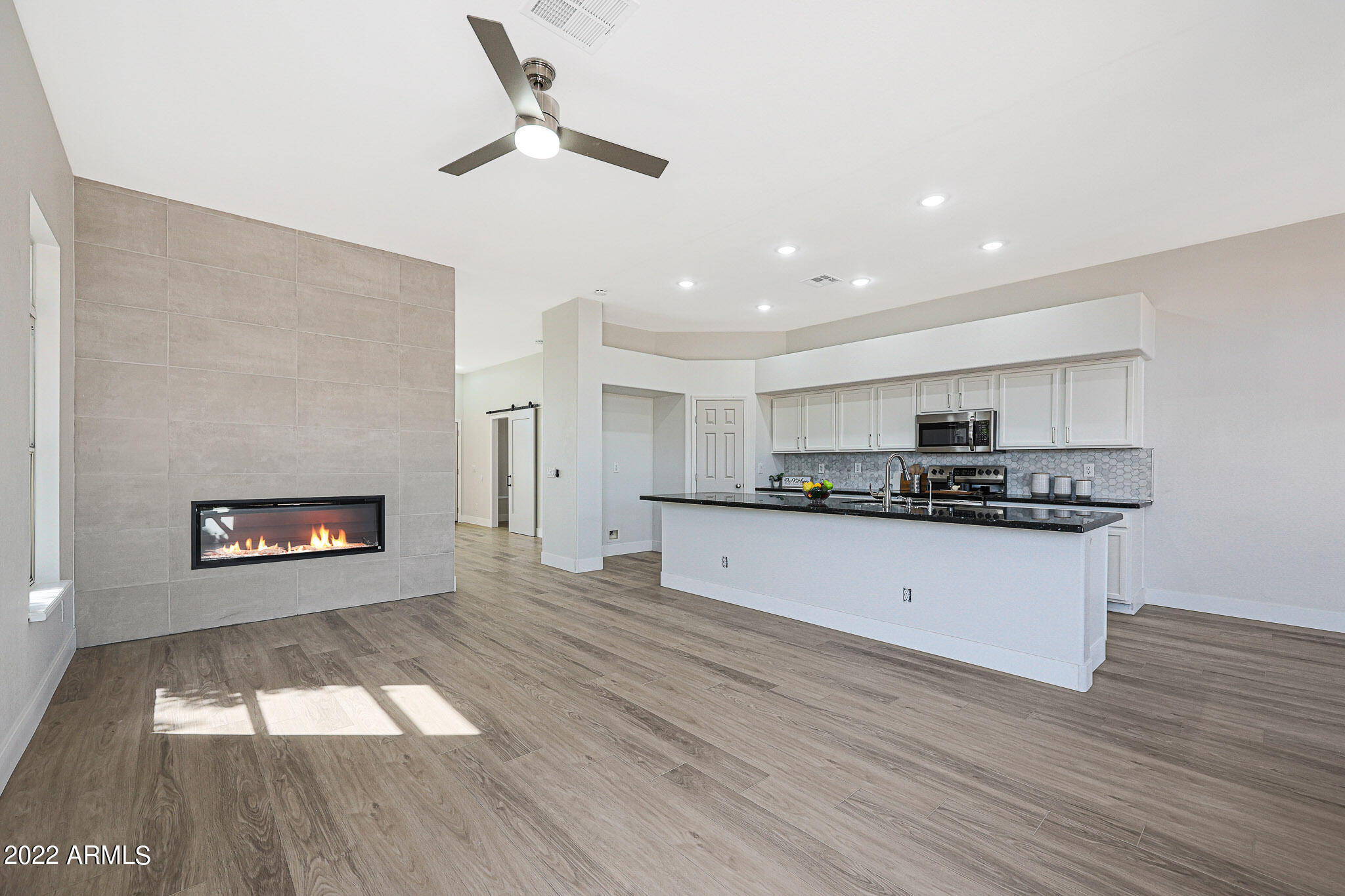 735 South Del Rancho Mesa, AZ 85208 - Photo 9 of 37 Kitchen and family room