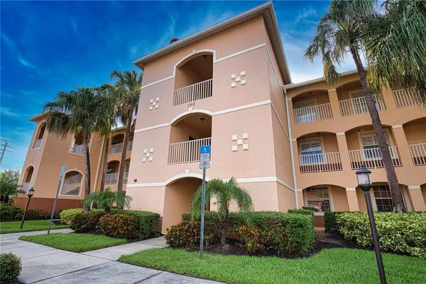 $2,300 | 150 L Pavia Boulevard, Unit 32, Venice, FL 34292