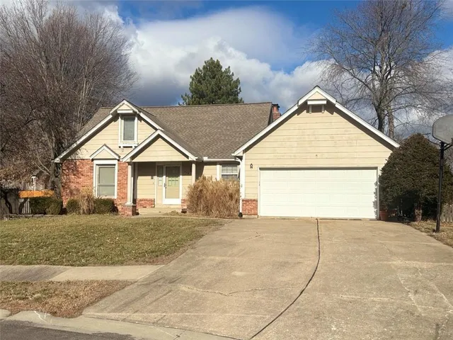 $175,000 | 408 Northeast Deerfield Court, Lee's Summit, MO 64086