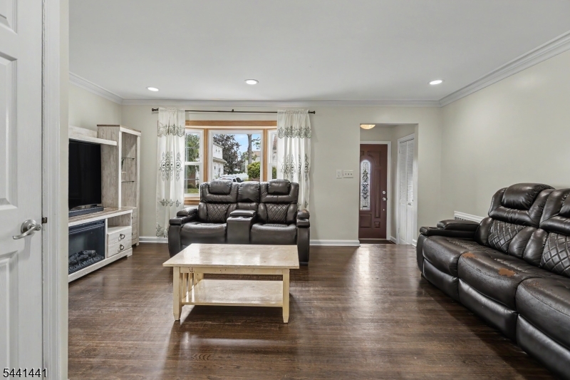 392 Ingall Street Union, NJ 07083 - Photo 5 of 48