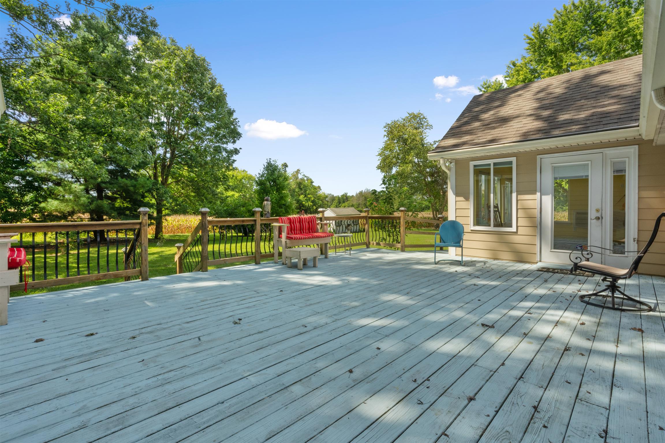 5338 New Chapel Road Springfield, TN 37172 - Photo 5 of 22 a view of a house with wooden floor and fence